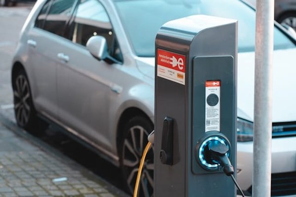Quelle assurance pour les infrastructures de recharge de véhicules électriques en entreprise ?