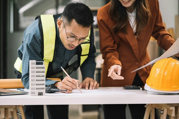 Fissures dans votre maison : faites appel à un expert bâtiment
